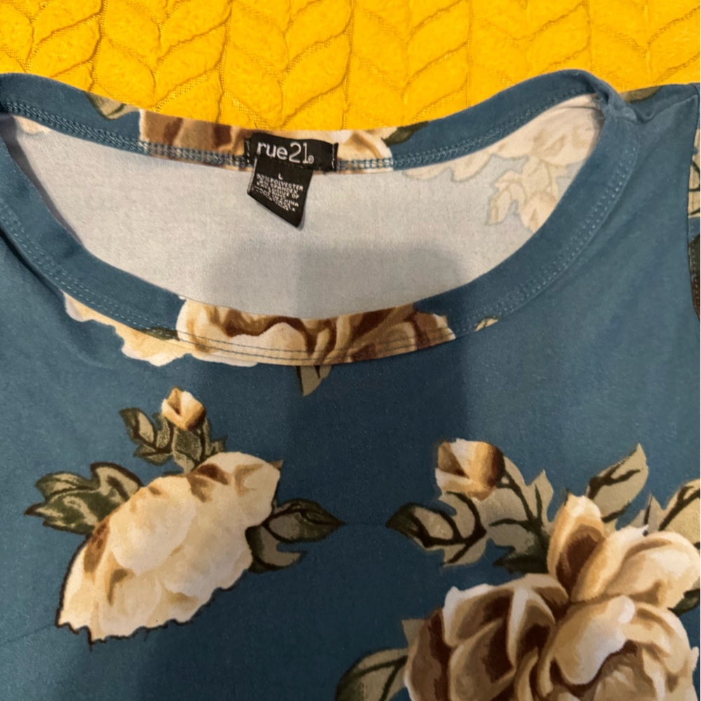 Rue21 Teal and Beige Floral Top